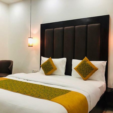 Hotel Royal Palace Hapur エクステリア 写真