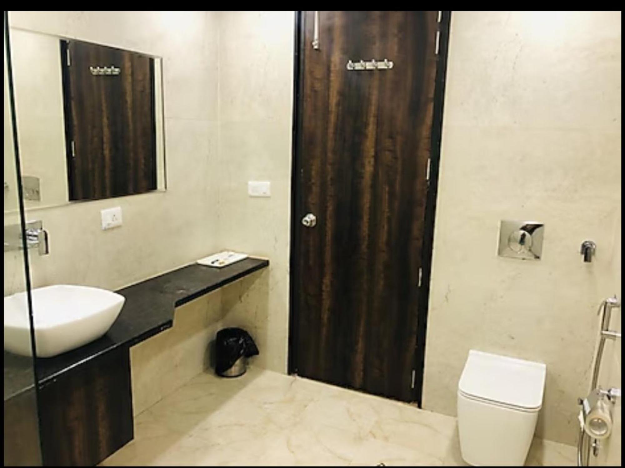 Hotel Royal Palace Hapur エクステリア 写真