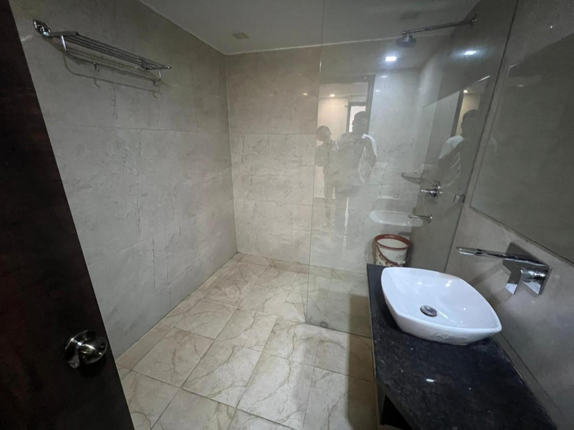 Hotel Royal Palace Hapur エクステリア 写真