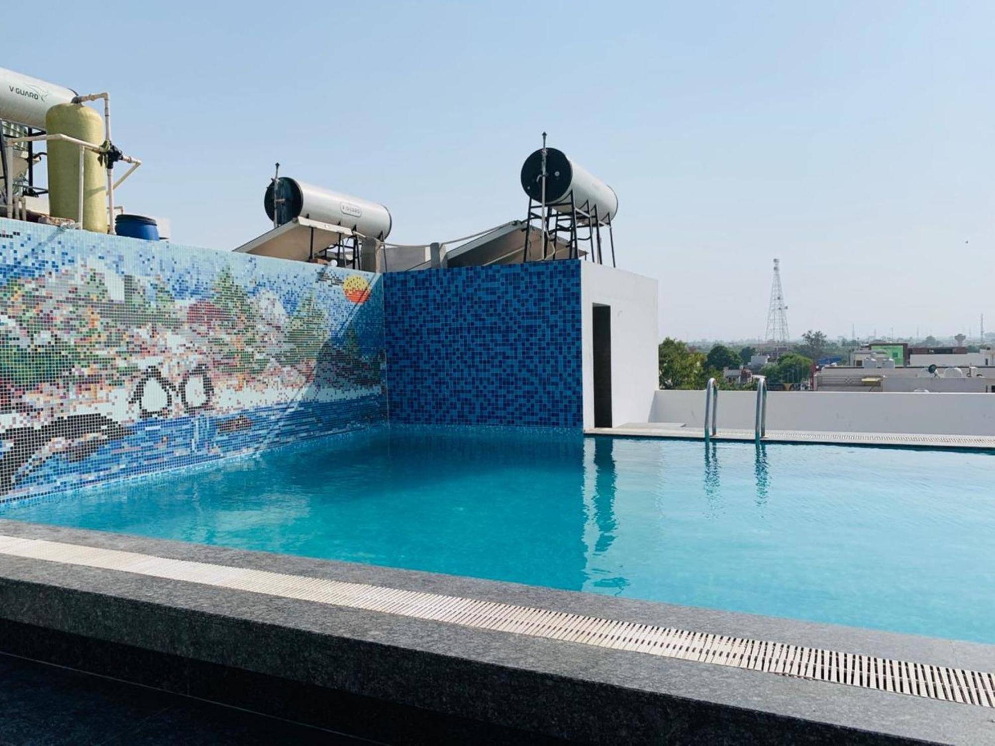 Hotel Royal Palace Hapur エクステリア 写真